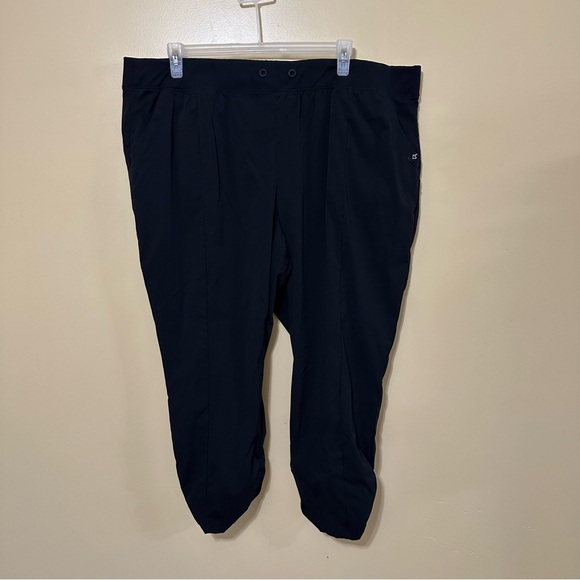 torrid Black Track Joggers with Maroon Top - Picture 4 of 8